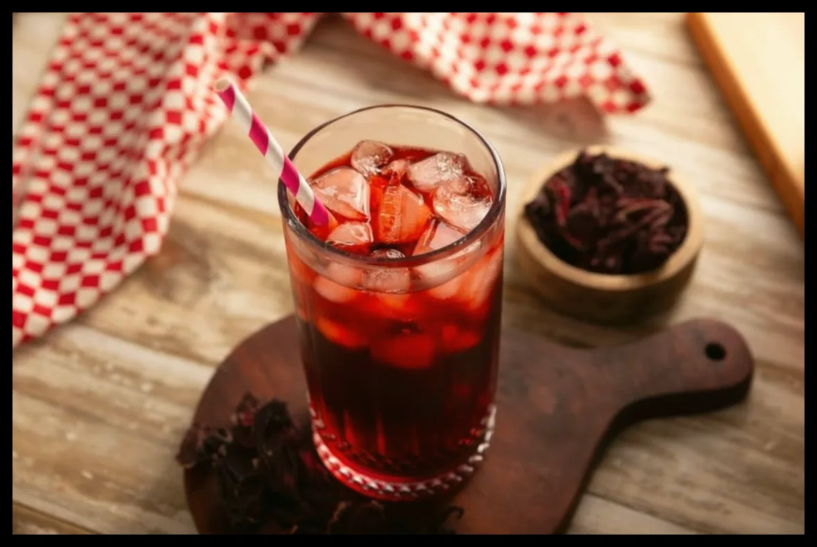 طرز تهیه چای سرد هبیسکوس؛ نوشیدنی رنگارنگ و خنک تابستانی